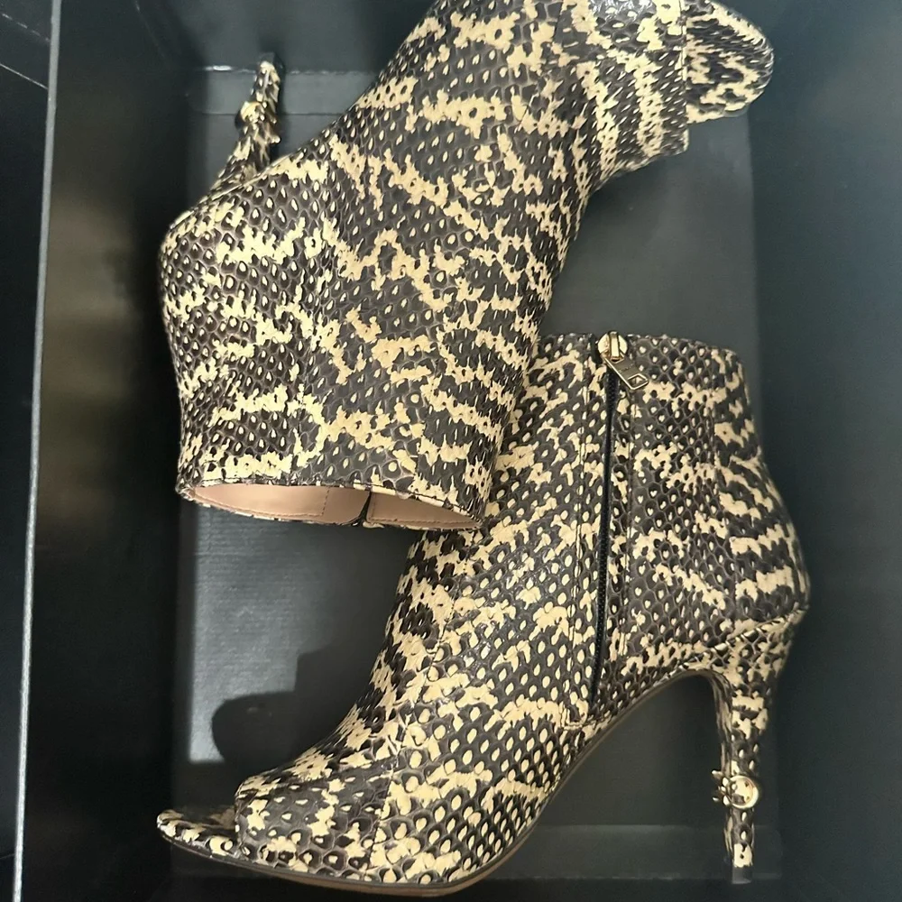 COACH Remi Snakeskin Natural Tan and Black High Heel Ankle Boots Booties Size 9 - Picture 4 of 14